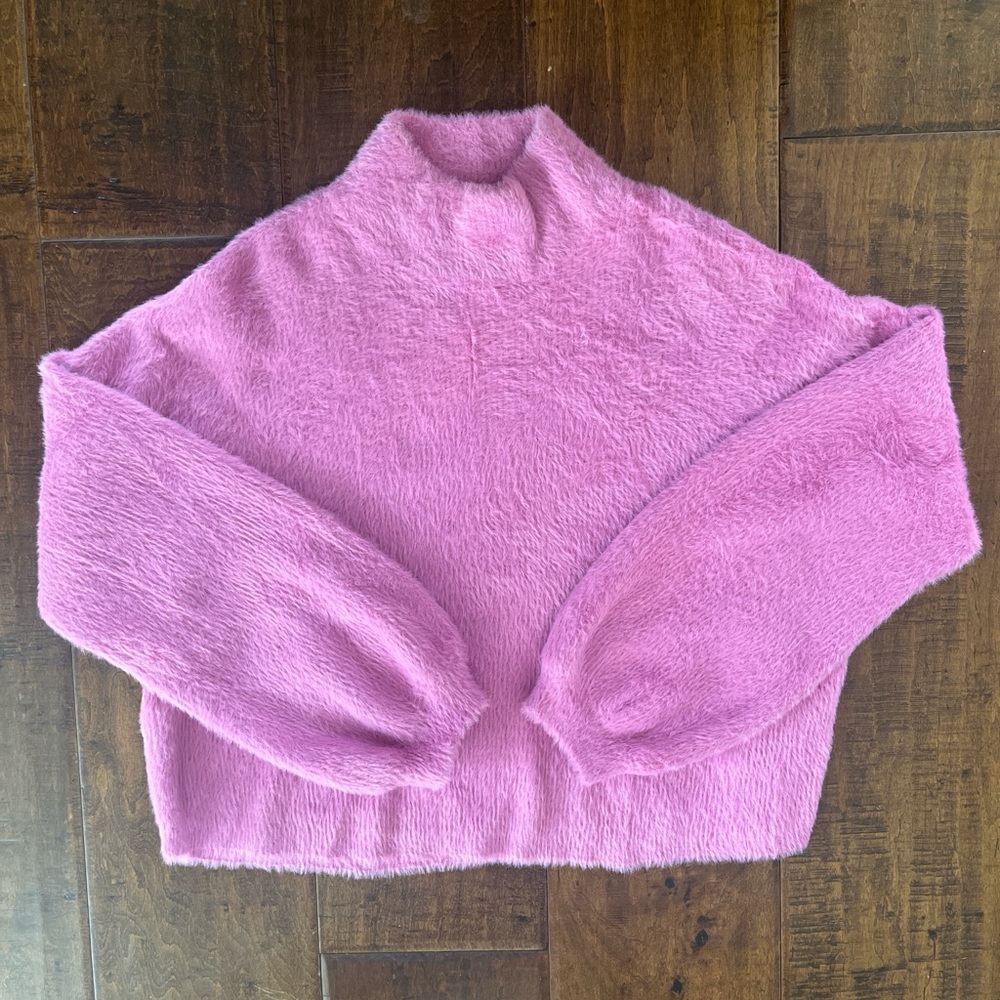 Truth by Republic super soft fuzzy pink cropped turtleneck sweater Sz. M